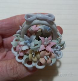 Cestino di fiori  in porcellana 