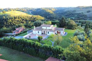 VILLA SINGOLA A RIGNANO FLAMINIO