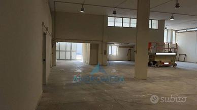 Immobile di 830 m² a Napoli