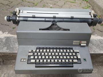 Macchina da scrivere elettronica Olivetti