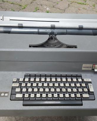 Macchina da scrivere elettronica Olivetti