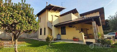 Casa singola con giardino