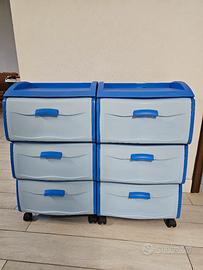 Cassettiere azzurre in plastica con Rotelle
