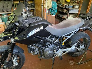 ducati hypermotard 1100