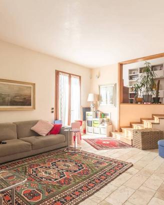 Villa di 419 m² con più di 5 locali e box auto dop