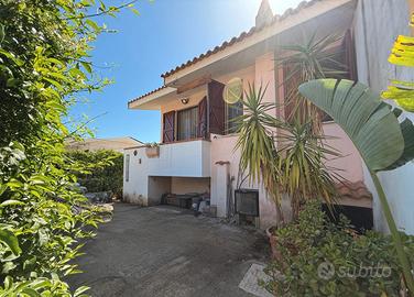 SOLANAS Casa indipendente con ampio cortile