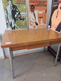 Credenza + Tavolo + 4 Sedie in stile vintage