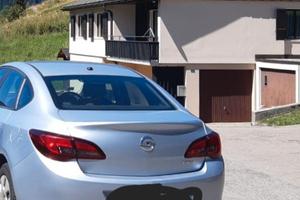 opel astra berlina 