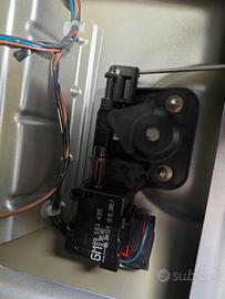 Motorino elettrico  sportello bagaglio