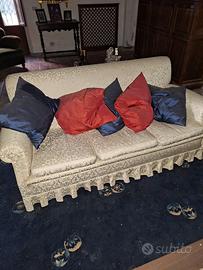 Divano con poltrone antichi