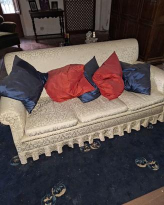 Divano con poltrone antichi