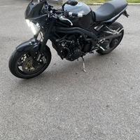 Moto Triumph Speed Triple 1050