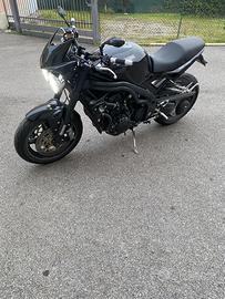 Moto Triumph Speed Triple 1050