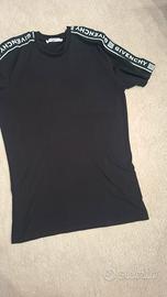 🔥 GIVENCHY PARIS  – T-shirt Nera Stupenda 🔥