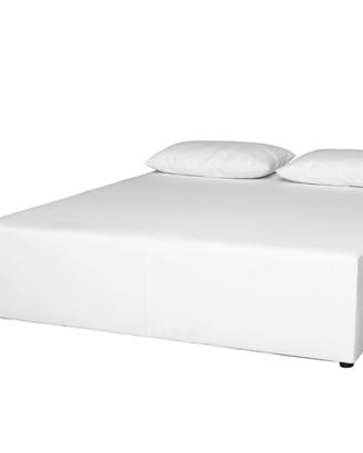 Letto con cuscini