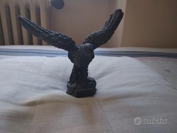 Aquila in pietra vulcanica dell'Etna