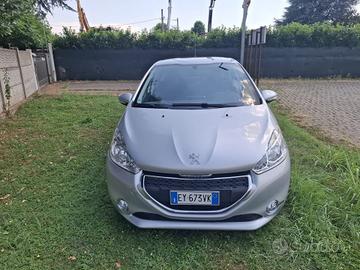Peugeot 208 1.4 HDi 68 CV 5 porte Allure