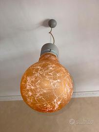 Lampadario a forma di lampadina 