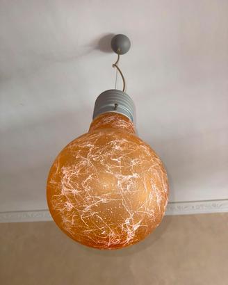 Lampadario a forma di lampadina 