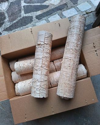 Tronchetti ecologici di segatura pressata