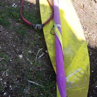 Tavola da surf con vela