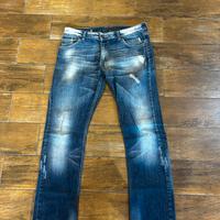 pantaloni jeans