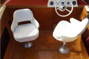 Barca con carrello da restaurare