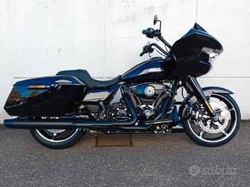Harley-Davidson Road Glide black finish