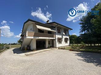 Villa singola con ampio giardino