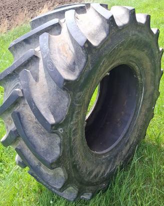1 Continental 540/65R24 & 1 Mitas 540/65R28
