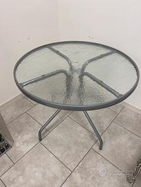 Tavolinetto da esterno in ferro con piano in vetro