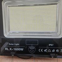 2 FARI LED CON PANNELLI SOLARI 1.600 W  IP67