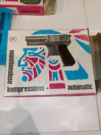 Pistole giocattolo greche