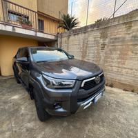 Toyota Hilux  Invincibile 204 cv