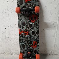 Skateboard SKULLS personalizzato unico al mondo. 