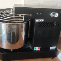 Impastatrice a spirale a 10 velocita' con motore e