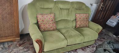 DIVANO TRADIZIONALE 3 POSTI CON 2 CUSCINI