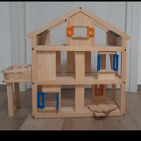 casetta legno Plan Toys con accessori