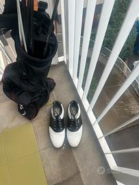 Mazze da golf e scarpe