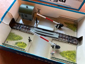 Märklin HO 7390 – Passaggio a livello M
