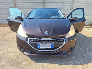 Peugeot 208 1.2 benzina