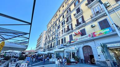 6 LOCALI A NAPOLI
