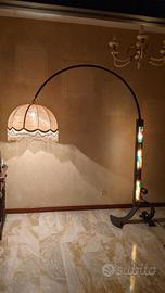 Lampada da terra ad arco