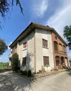 Complesso immobiliare a Bagnolo San Vito (MN)