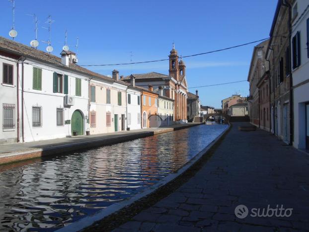 4 LOCALI A COMACCHIO