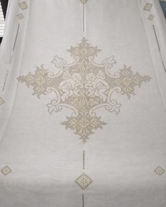 Tenda in Lino Ricamata a Mano