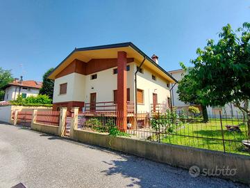 villa in zona planis