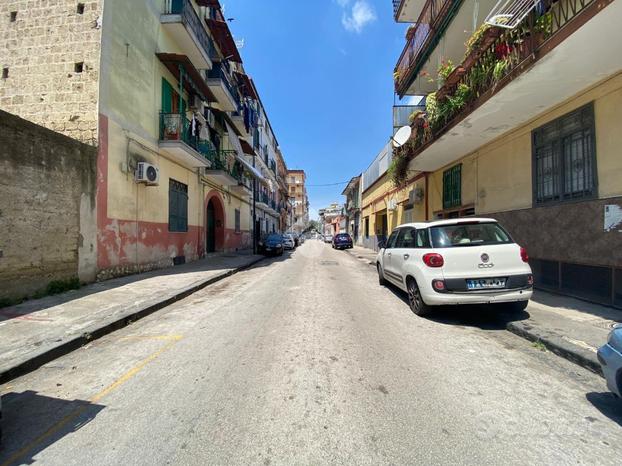 MULTILOCALE A NAPOLI