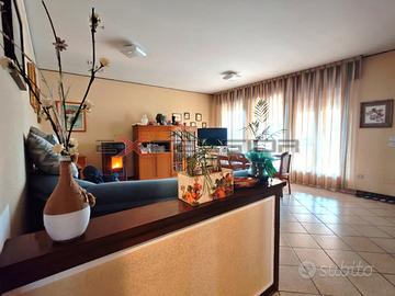 CAVARZERE - CASA ACCOSTATA CON GIARDINO