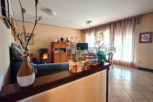 CAVARZERE - CASA ACCOSTATA CON GIARDINO